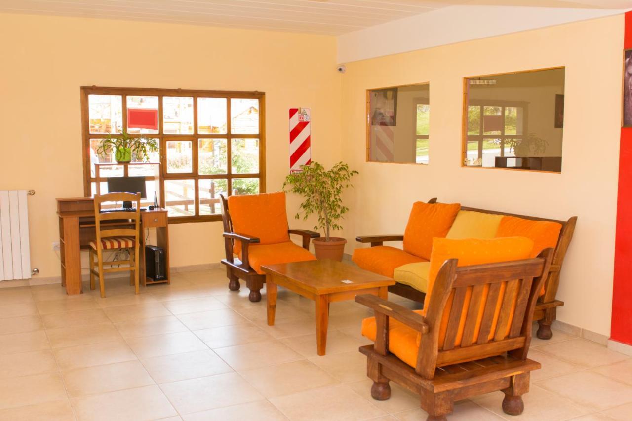 Hostel Pioneros Del Valle Эль-Чальтен Экстерьер фото