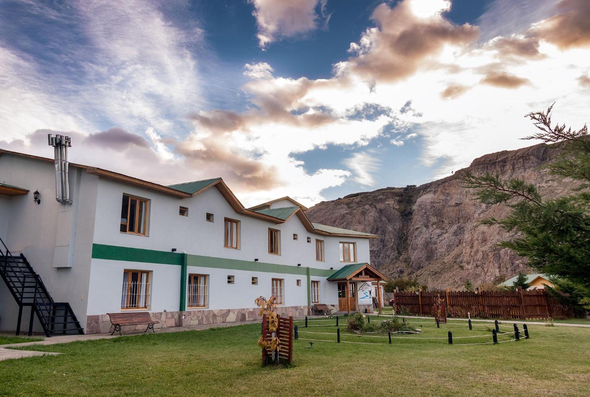 Hostel Pioneros Del Valle Эль-Чальтен Экстерьер фото