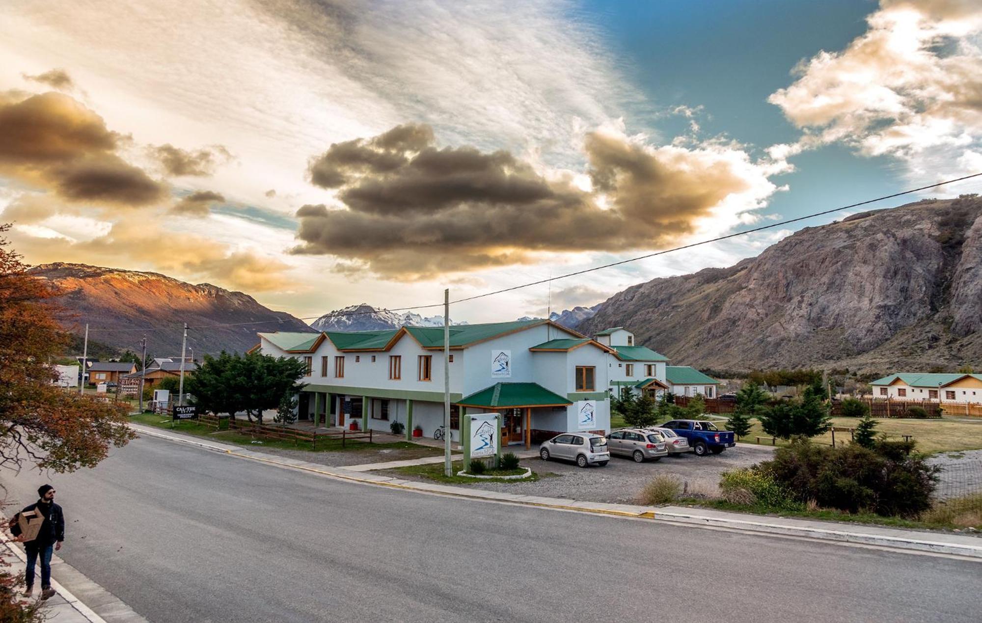 Hostel Pioneros Del Valle Эль-Чальтен Экстерьер фото